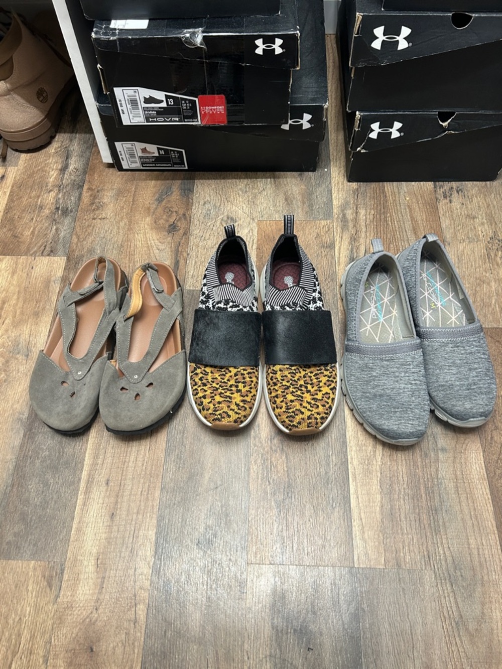 VGUC 3 pairs of slip on shoes